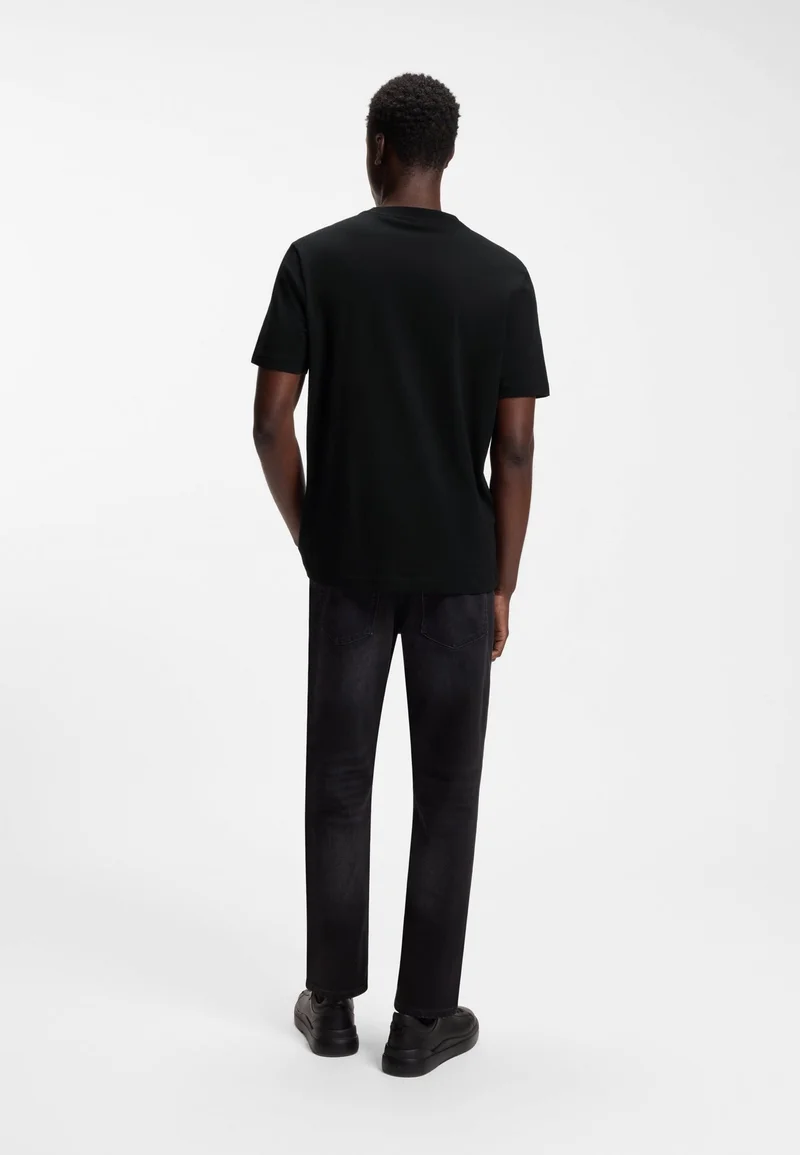 هوجو تيشيرت قطني جيرسي بملصق شعار متدرج